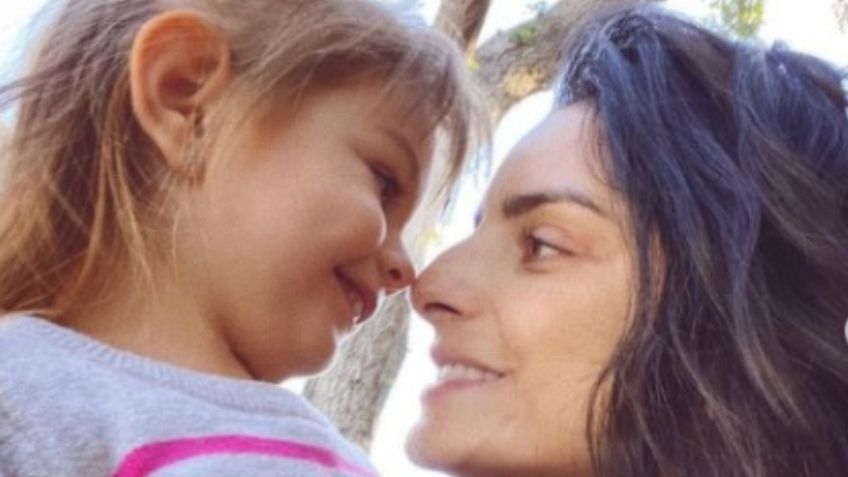 ¡Divinas! Aislinn Derbez y su hija hacen DUETO y enternecen en redes: VIDEO