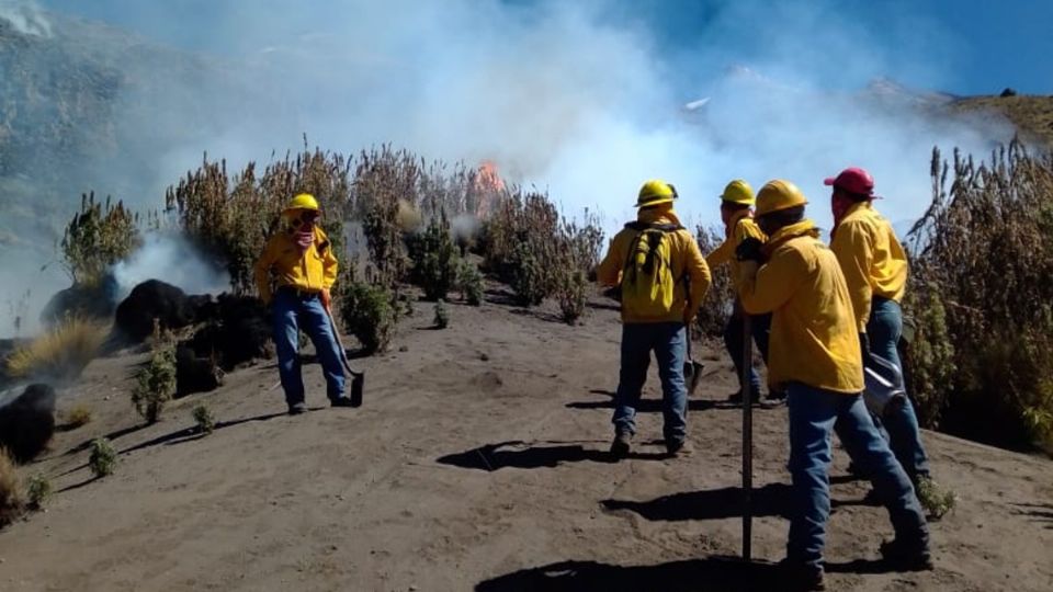 Las autoridades del Estado de México esperan que el incendio sea controlado entre este domingo y lunes. Foto: Especial