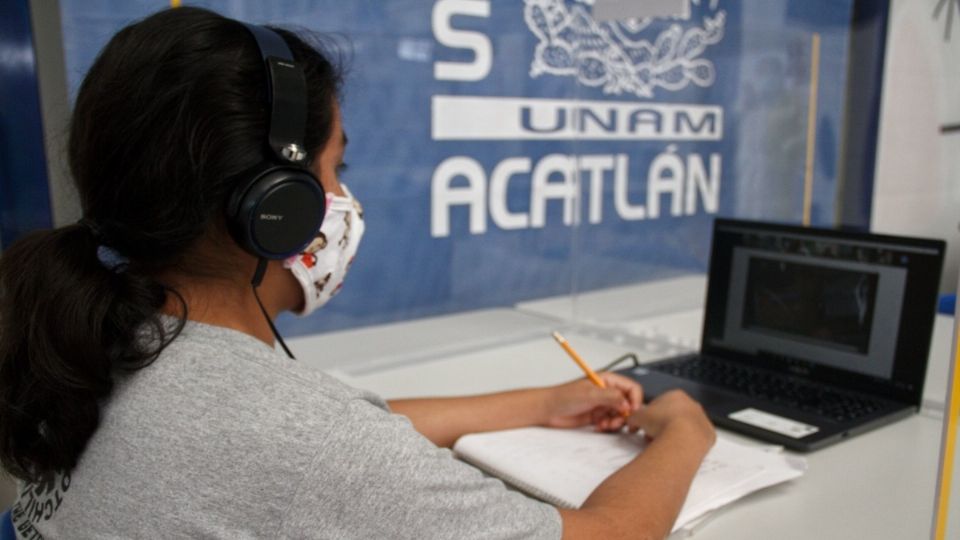 Alumnos de la UNAM reanudan clases en línea este lunes 4 de enero. Foto: Cuartoscuro