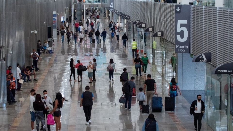 Las autoridades sanitarias determinaron los criterios para la instalación de módulos de los laboratorios en el exterior de las terminales. Foto: Cuartoscuro