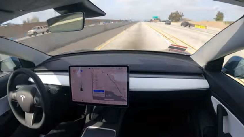 ¡Tesla hace historia! Piloto automático logra primer viaje "sin conductor"