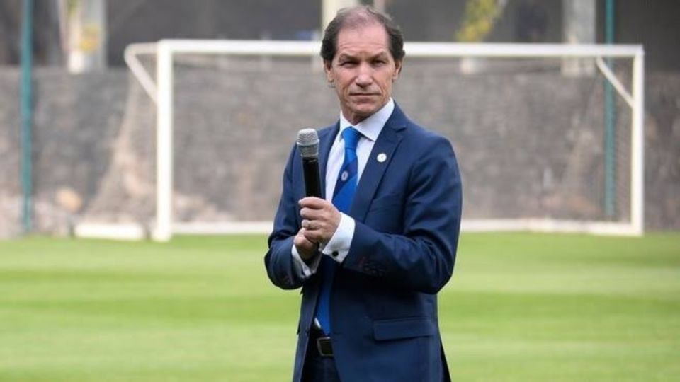 El director deportivo celeste enfatizó que el técnico mexicano no cumplía con sus expectativas. Foto: Archivo/ Twitter @amontes_98