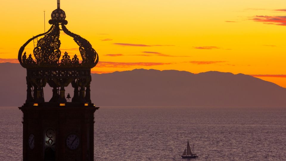 Un paseo por el malecón –que alberga esculturas creadas por diferentes artistas– es el lugar ideal para terminar el día entre música callejera, muchas oportunidades para tomar fotos y tragos de tuba. Foto: Especial
