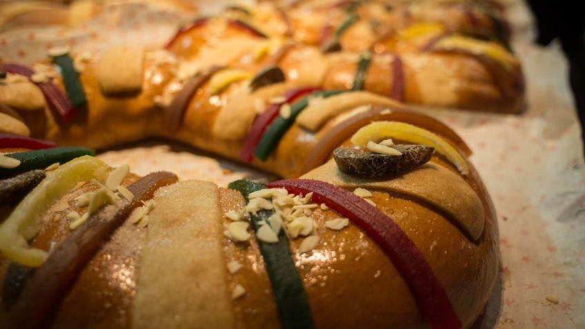 ¡Increíble! Mujer compra una ROSCA de Reyes que estaba rellena de PAPEL: FOTO