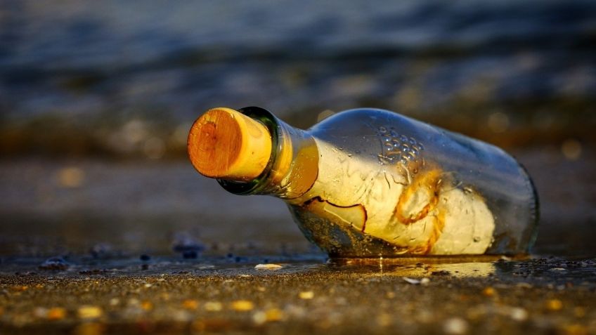 Encuentran una botella en la playa de las Bermudas con FUERTE mensaje