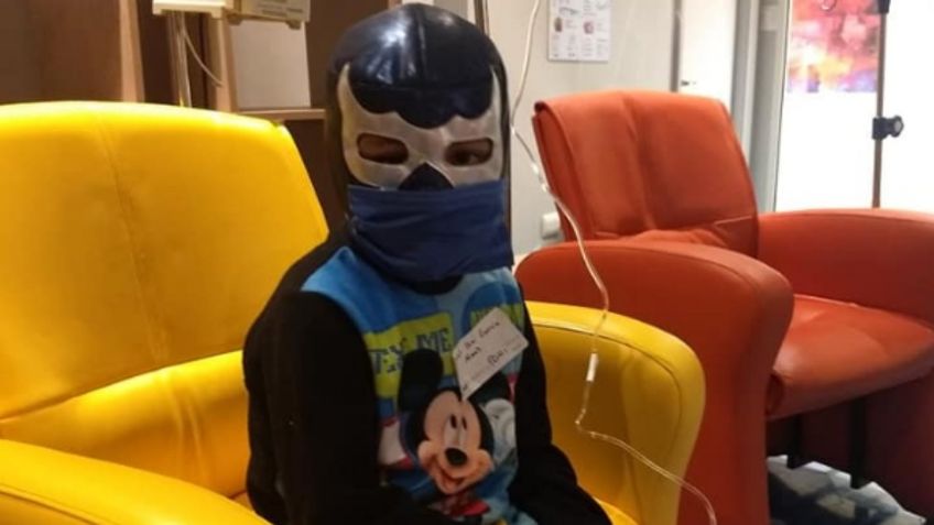 Niño usa máscara de Blue Demon para enfrentarse a sus quimioterapias; luchador lo ayudará: VIDEO