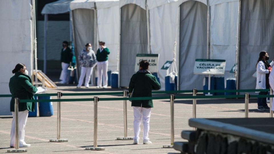 120 mil funcionarios y voluntarios, en la vacunación. Foto: Cuartoscuro