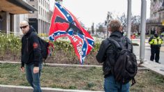 ¿Qué significado tiene la bandera confederada con la que entraron al Capitolio?