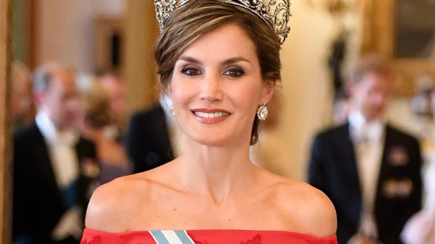 Reina Letizia sigue los consejos de Carolina Herrera y gana elegancia a sus 48 años