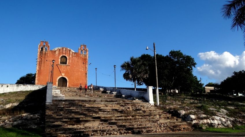 Arqueólogos descubren cascada bajo una Iglesia en Yucatán