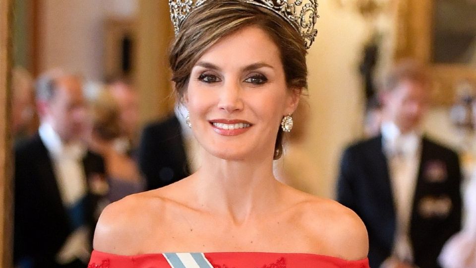 La reina Letizia se ha caracterizado por su buen gusto al vestir. Foto: Especial