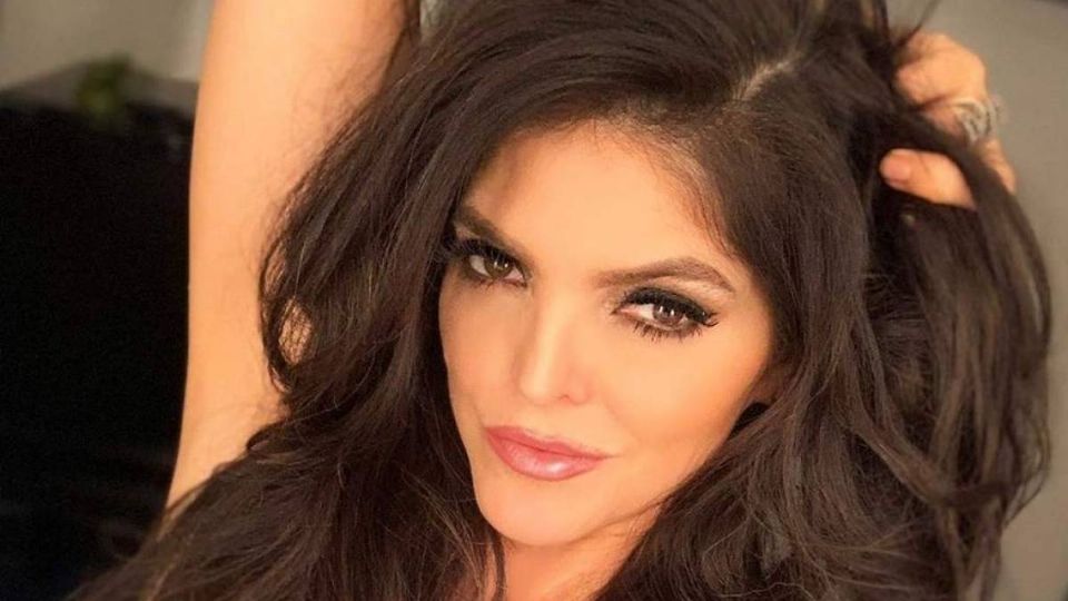 Para celebrar sus 50 años de vida Ana Bárbara compartió su sensual baile en bikini. FOTO: ESPECIAL