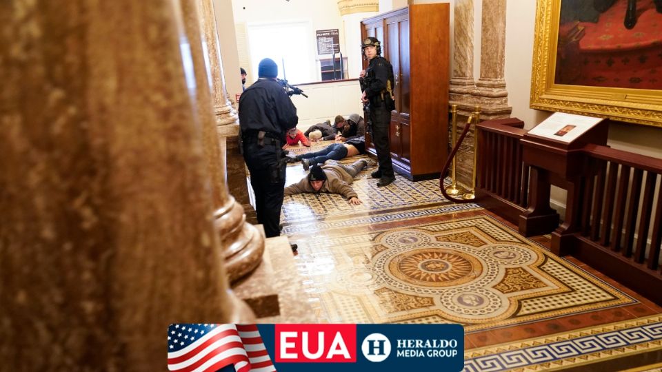 Barnett escribió ofensas contra la líder legislativa. Foto: AP