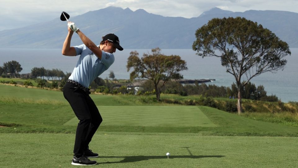 El golfista tapatío está a cuatro golpes de la cima; Abraham Ancer cae 12 lugares Foto: AFP