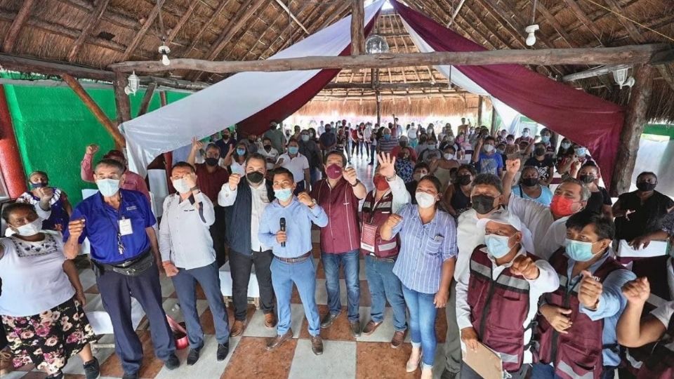 ORGANIZACIÓN. El presidente de Morena acudió ayer a Cancún, Quintana Roo, en donde dio inicio a los comités de defensa de la 4T. Foto: Epecial