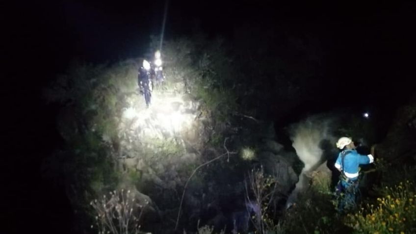 Hombre sobrevive tras caer desde 20 metros por tomar una foto en cascada de Durango