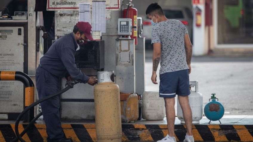 Gaseros amenazan con paro indefinido desde este lunes; hacen filas para llenar el tanque de gas