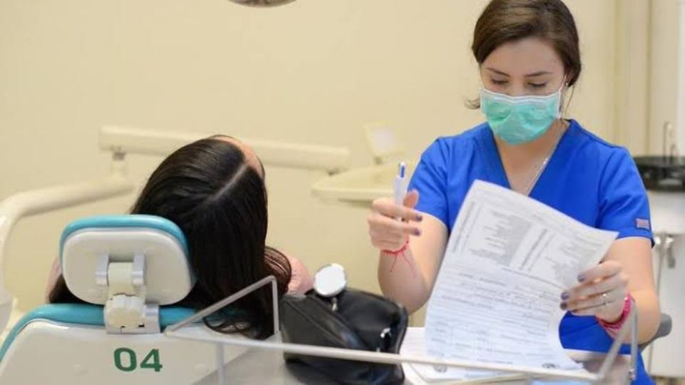 Los estudiantes denunciaron que muchos de ellos no se les ha aplicado el esquema de vacunación completo lo que implica un riesgo muy alto estar trabajando con pacientes que pudieran estar contagiados del virus. FOTO: ESPECIAL