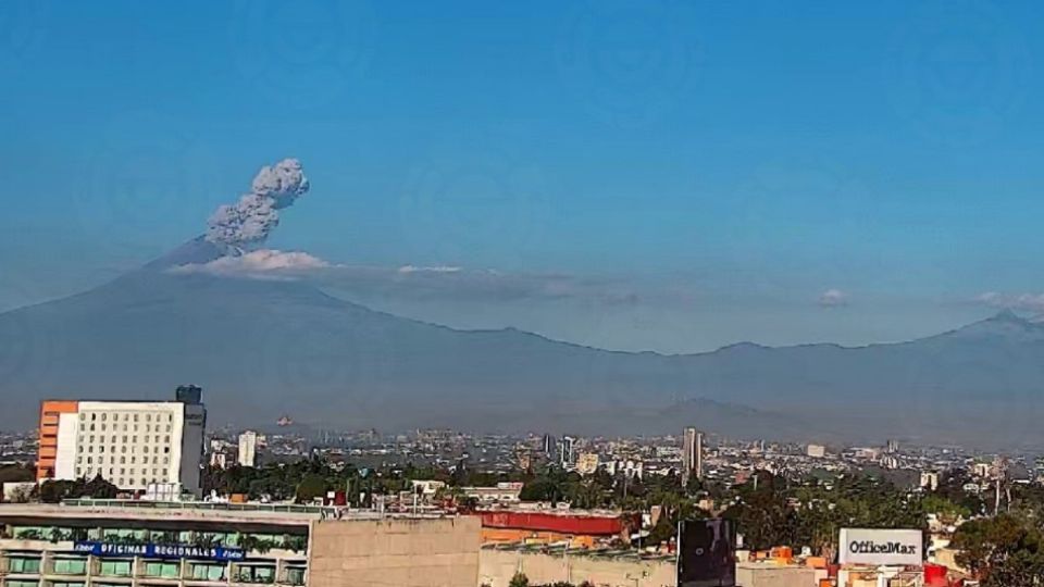 El Popo volvió a tener actividad la mañana de este lunes (Foto: Twitter @PCPueblaCapital)