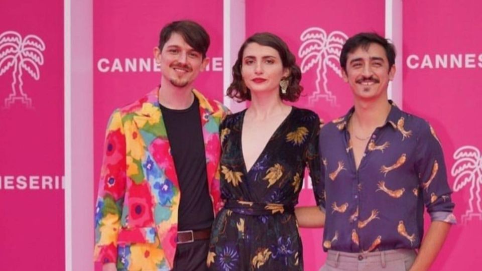 'Esto no es un Hotel' es protagonizada por Andrés Proaño Mattioli y Dana Crosa, y compite en Canneseries. FOTO: Instagram