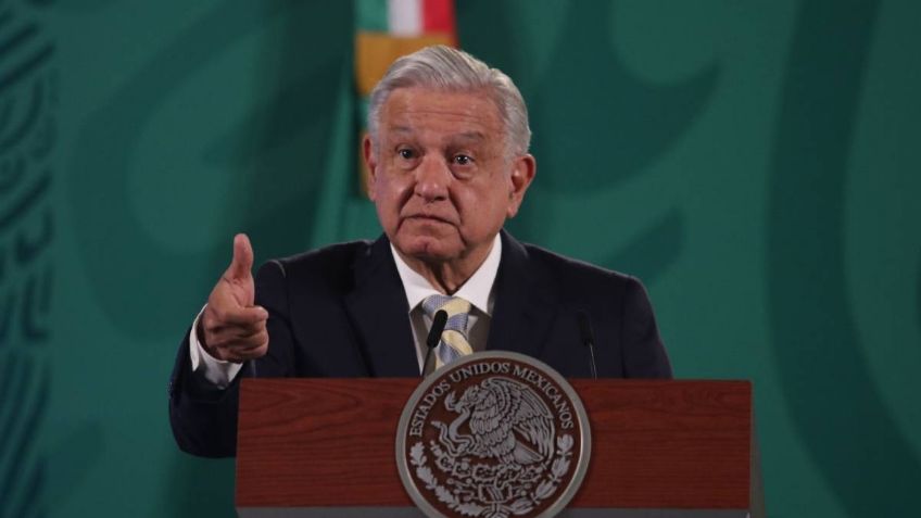 "Promiscuidad política": AMLO critica reunión de PRI, PAN y PRD con Claudio X. González y Gustavo de Hoyos