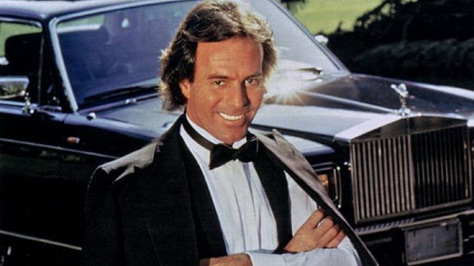 Julio Iglesias posando. Fuente: Instagram Julio Iglesias.