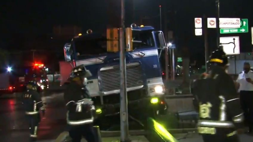 Trailer choca en Calzada Vallejo y provoca caos, estas son las alternativas viales