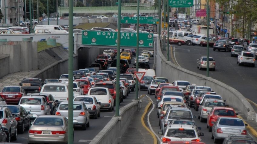 Reporte vial CDMX: Manifestantes bloquean Avenida Juárez a la altura del Palacio de Bellas Artes