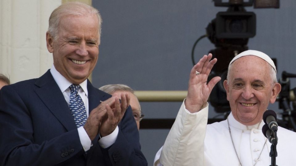 Vale recordar que el Papa felicitó a Joe Biden cuando asumió como presidente de EU. Foto: AFP