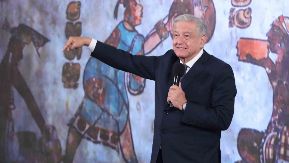 ANUNCIO. Andrés Manuel López Obrador dejó ver que el gobernador Héctor Astudillo podría sumarse a su equipo. Foto: Especial