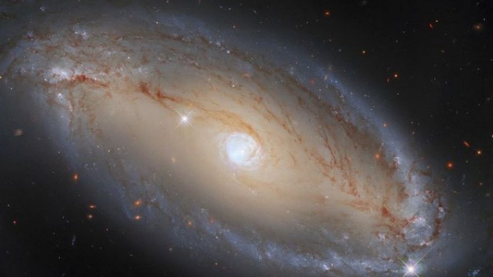 La NGC 4666 se encuentra a 80 millones de años luz de distancia en la constelación de Virgo (Foto: TWITTER @NASAHubble)