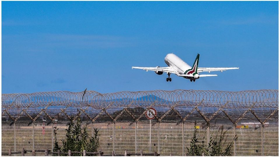 La aerolínea dejará de surcar los aires luego de 74 años de operaciones
(Foto: AFP)