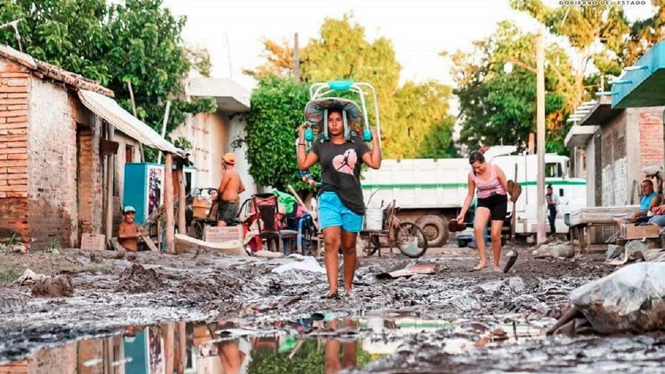 Acaponeta es el municipio más afectado en el estado, 8 mil están incomunicados. Foto: Especial
