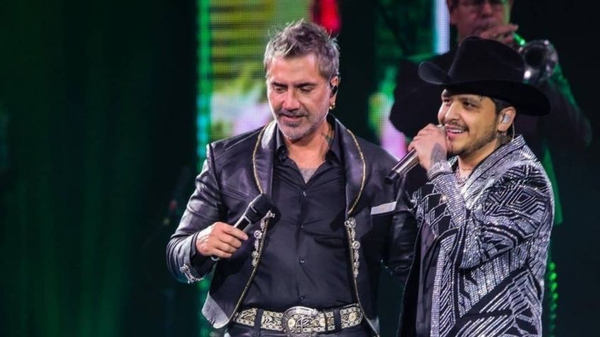 Christian Nodal y Alejandro Fernández hacen homenaje a Vicente Fernández en concierto: VIDEO