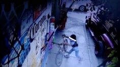 Puebla: Captan a niña robando una bicicleta en Tehuacán | VIDEO