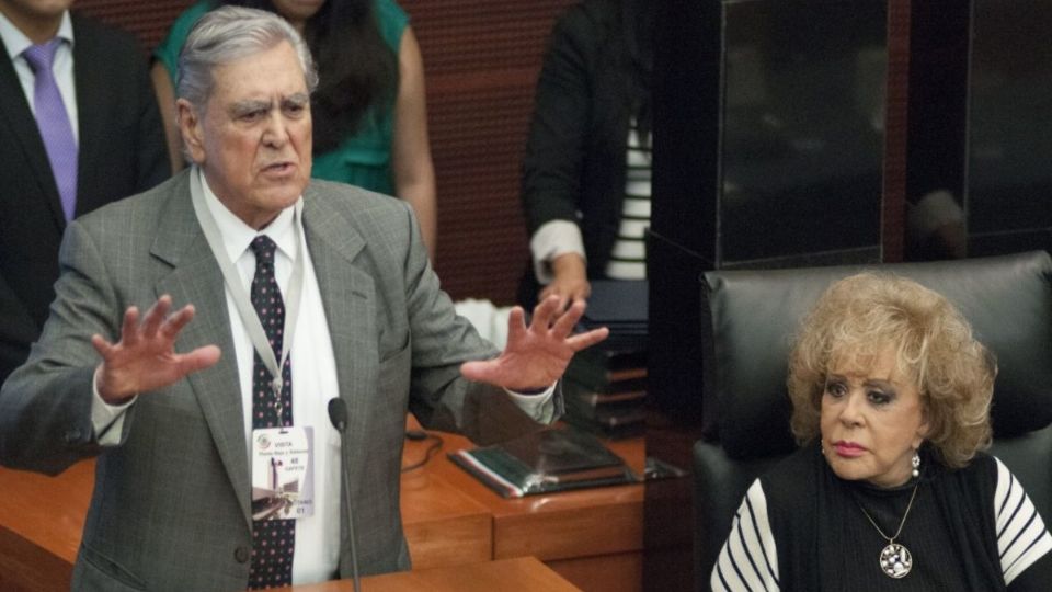 Eric del Castillo y Silvia Pinal fueron reconocidos en el Senado por su trayectoria artística (Foto: Archivo | Cuartoscuro)