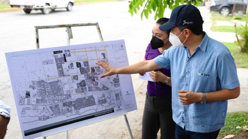 Carlos Joaquín supervisa mejora de vialidades en Playa del Carmen