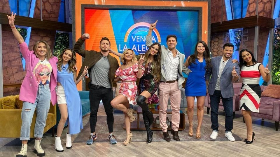 El programa inició su transmisión el día de hoy a través de Azteca UNO Foto: Instagram/@vengalaalegriatva