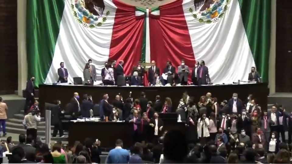 Los ánimos se encendieron durante la discusión de la Miscelánea Fiscal. FOTO: ESPECIAL