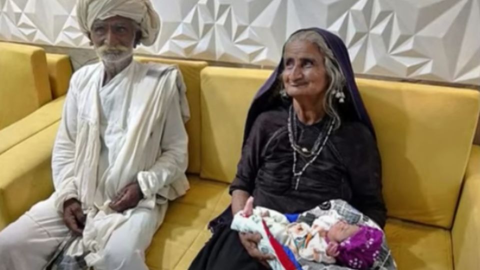 Mujer de 70 años da a luz a su primer hijo. Foto: Captura de pantalla