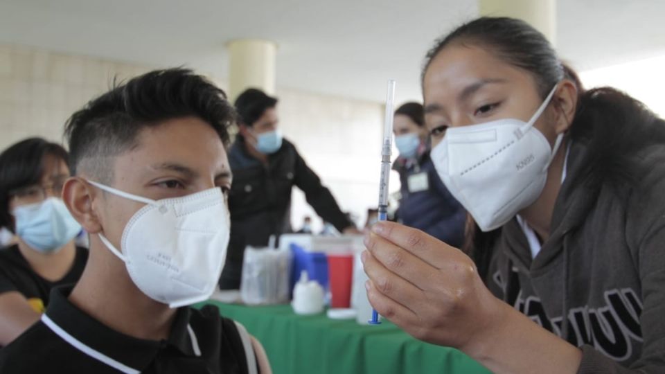 MENOR IMPACTO. La positividad continúa con una tendencia a la baja en la capital; hoy se ubica en 6.3 por ciento. Foto: Especial