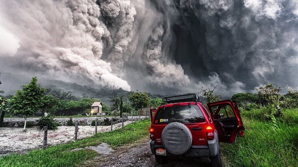 MANTO MORTAL. En 2015, la foto de Sergio Tapiro, del Volcán de Colima con flujos piroclásticos, dio la vuelta al mundo. Foto: Especial