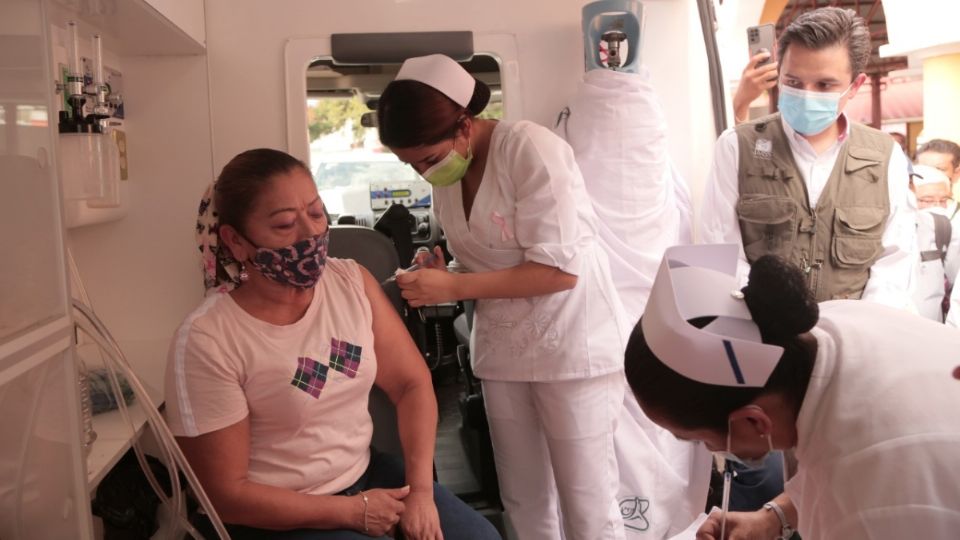 Vacunación contra la Covid-19 en Chiapas. Foto: Especial / IMSS