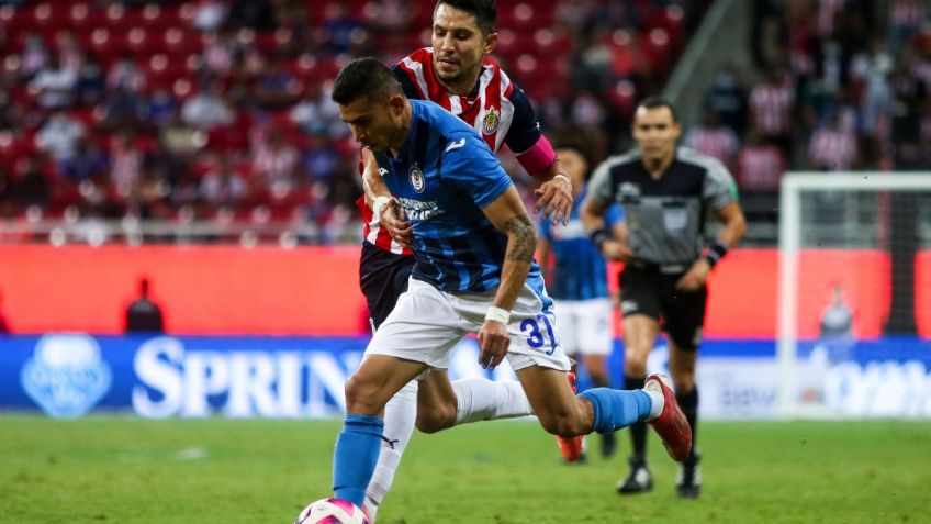 Chivas rescata empate de ÚLTIMO MINUTO minuto ante Cruz Azul | GOLES