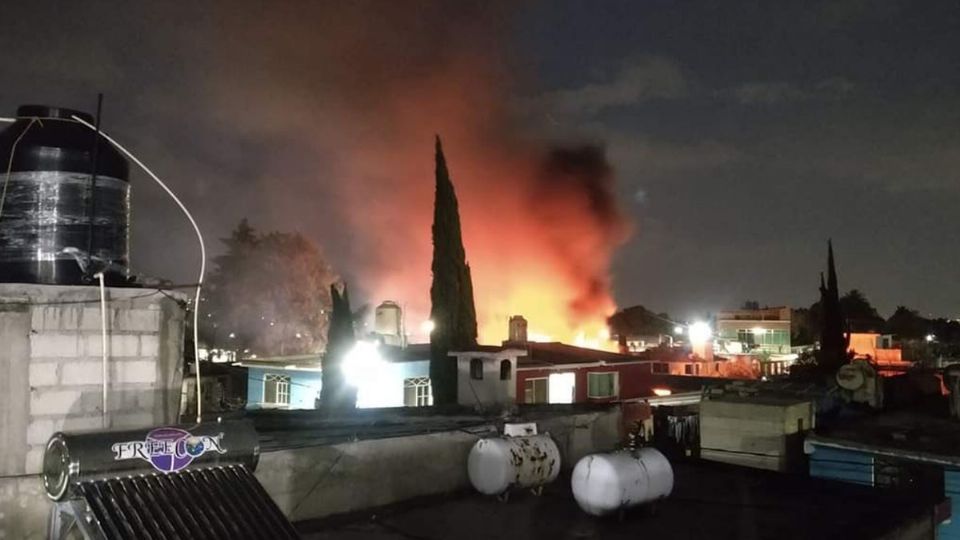 Explosión de toma clandestina en Puebla Foto: Especial