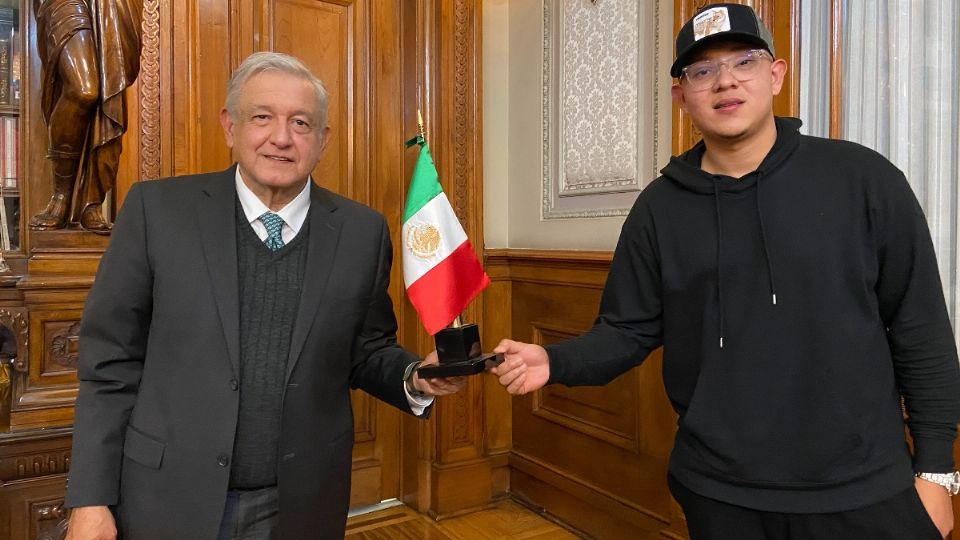 Andrés Manuel López Obrador y Julio Urías. Foto: Especial