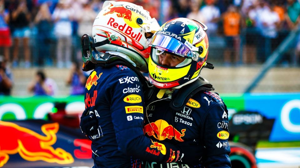 Max Verstappen y Sergio Pérez al final de la clasificación del GP de Estados Unidos. Foto: Twitter Red Bull Racing
