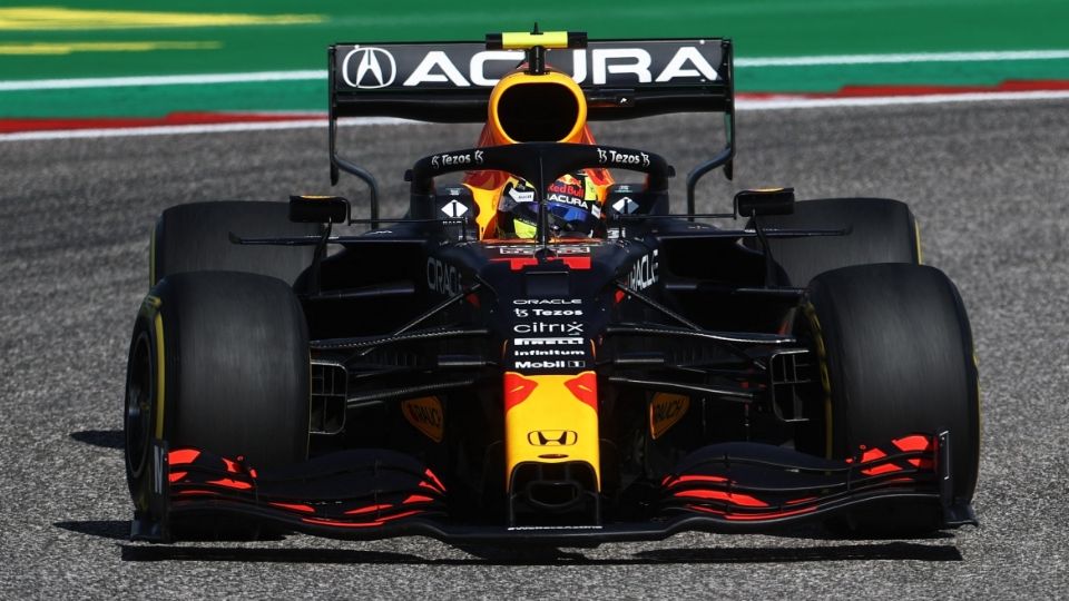 Checo Pérez sumó su cuarto podio en la presente temporada (Foto: AFP)