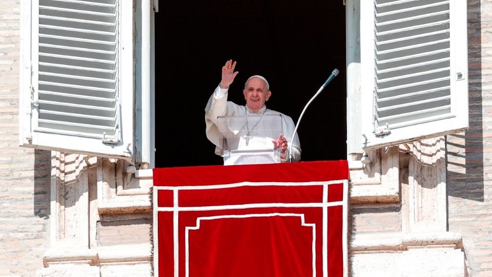 ÁNGELUS. Saludó desde la Plaza de San Pedro. Foto: EFE