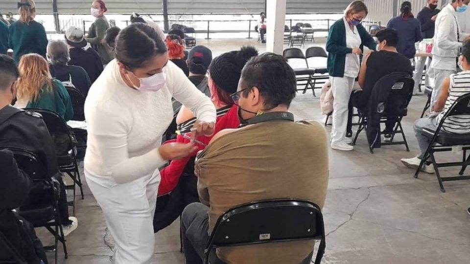 El gobierno de la CDMX abrió dos sedes donde aplicarán la vacuna a los rezagados. Foto: Twitter